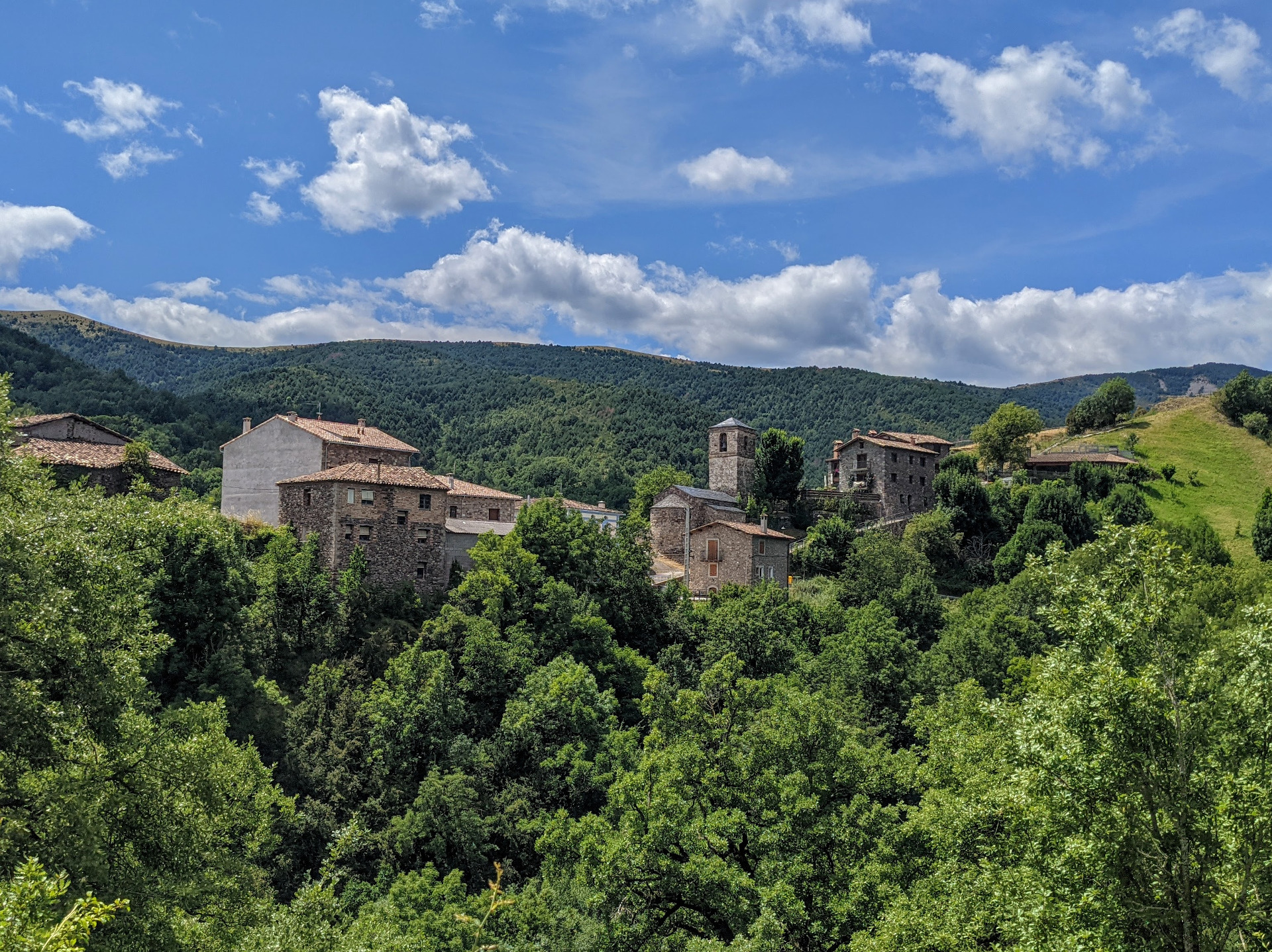 A view of the town of Cirés